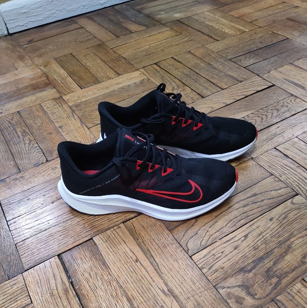 Men's Nike Quest 3 Size 11 EUC